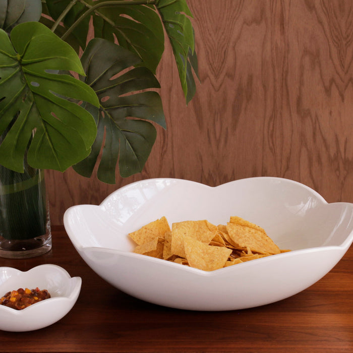 Beatriz Ball Vida Amelia Large Bowl White — With chips and a separate small bowl