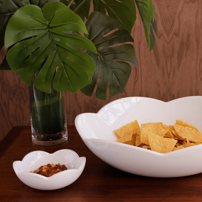 Beatriz Ball Vida Amelia Mini Bowl White — With a separate bowl of chips
