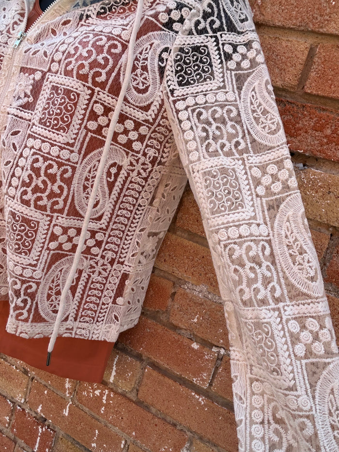 WHITE ZIP CROCHET JACKET