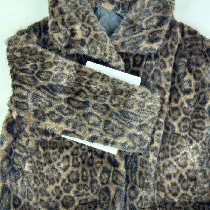 Wide-necked leopard print mink coat