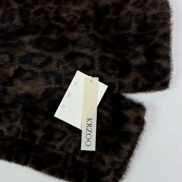 Wide-necked leopard print mink coat